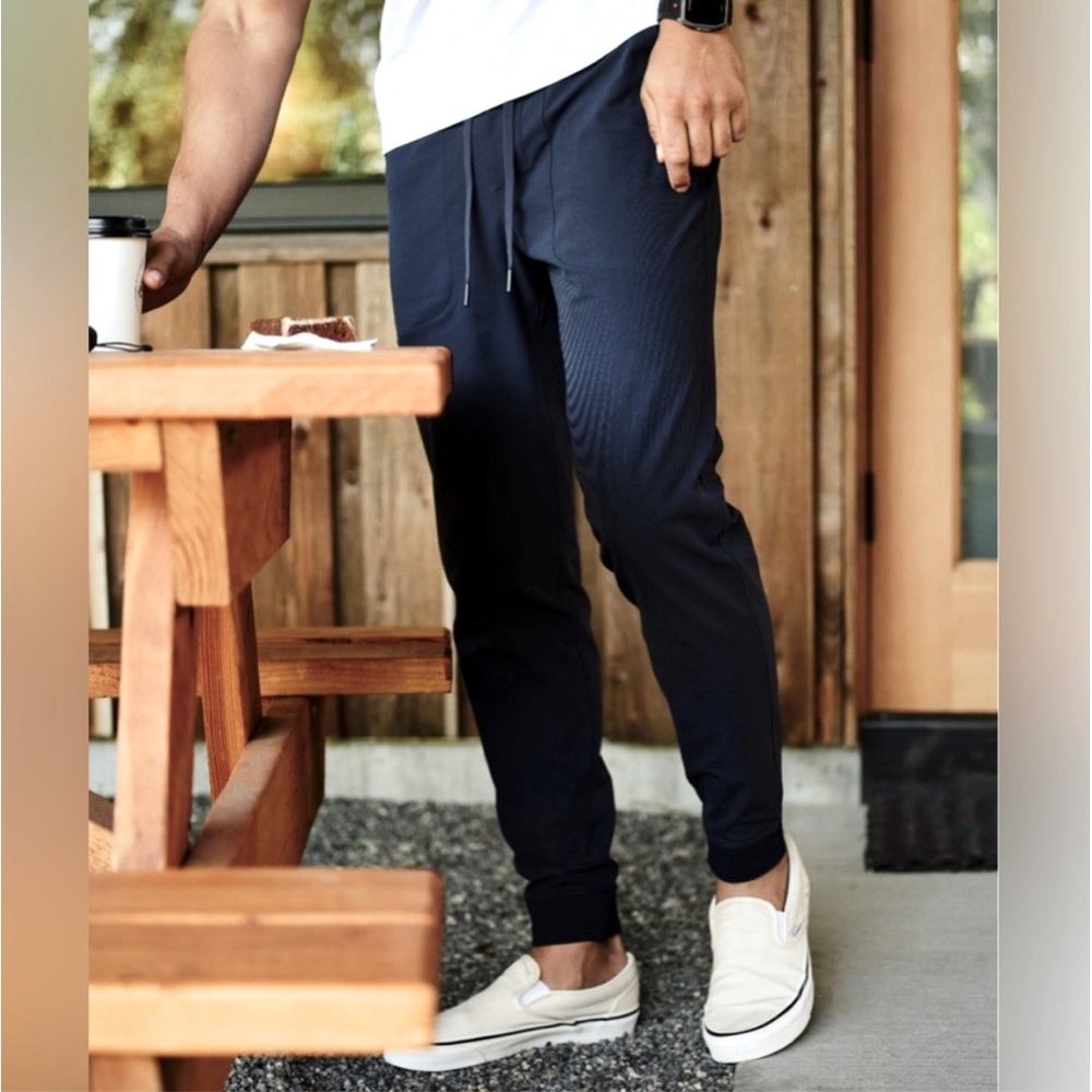 NWT Lululemon ABC Warpsteme Tapered Leg Jogger 30”  Color: Obsidian